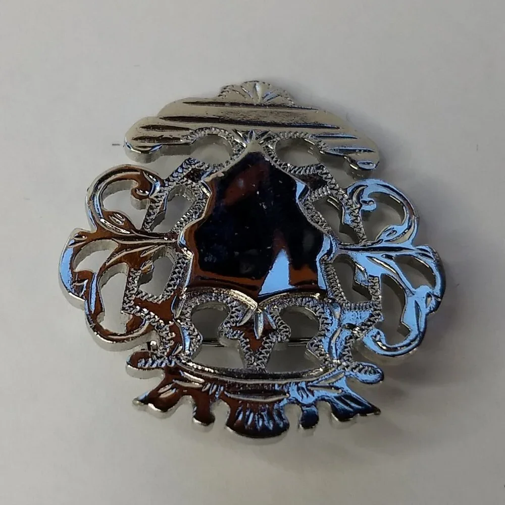 Ginnie Johansen Silver Tone Crest Pin Brooch Signed Preppy Regency Costume